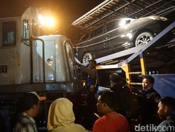 Pemicu Fatal Truk Pengangkut Mobil Tertabrak KA Sancaka di Mojokerto