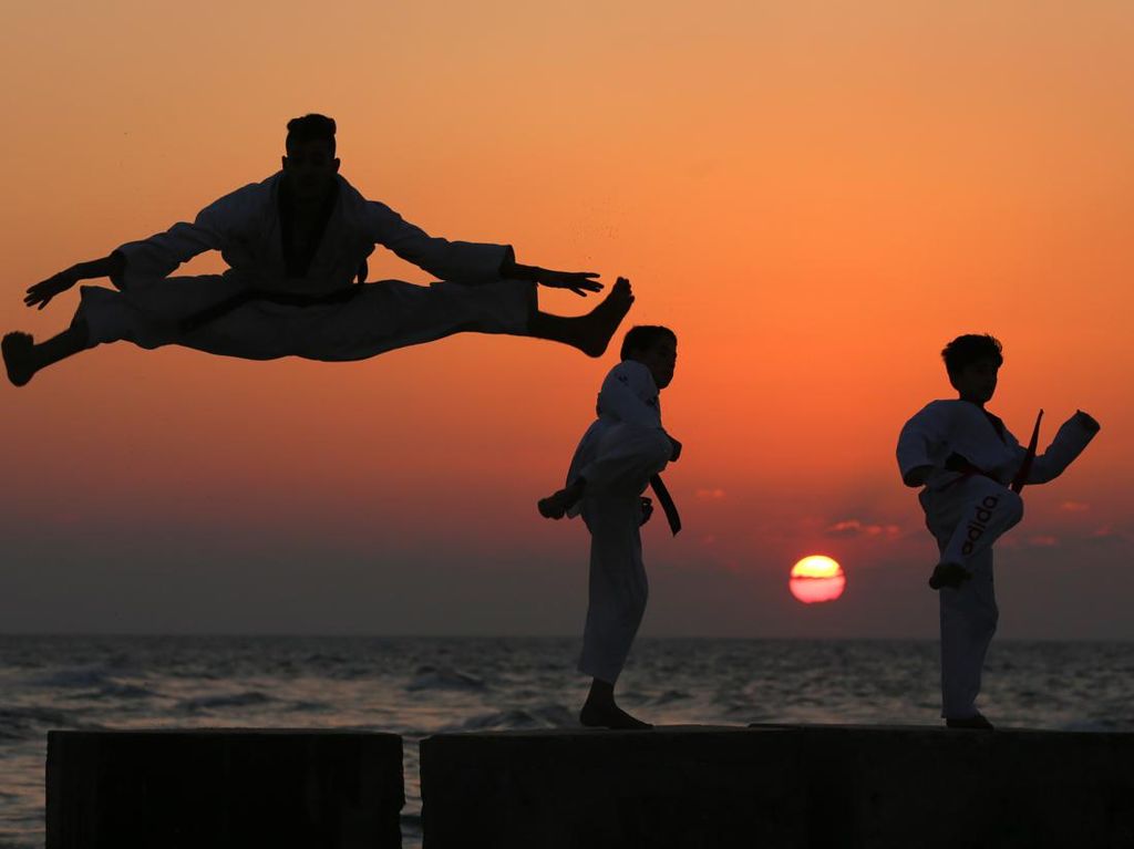 Semangat Anak-anak Gaza Latihan Taekwondo di Pinggir Pantai Semangat Anak-anak Gaza Latihan Taekwondo di Pinggir Pantai