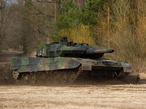 Tank Canggih Leopard Jerman Tiba di Ukraina, Rusia Kelabakan? Tank Canggih Leopard Jerman Tiba di Ukraina, Rusia Kelabakan?