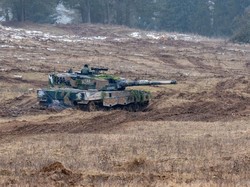 Jerman Baru Kirimkan Separuh Pasokan Tank yang Dijanjikan ke Ukraina