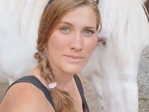 Viral Petani Seksi yang Dikritik Hobi Pakai Bikini Saat Bekerja di Ladang