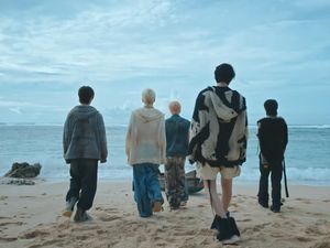 Gaya All-Out MOA Bertemu TXT di Konser Malam Ini Gaya All-Out MOA Bertemu TXT di Konser Malam Ini