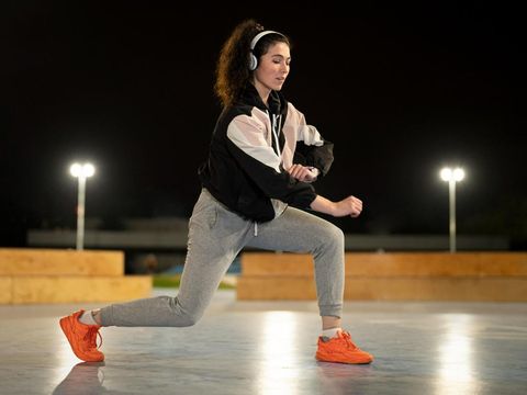 workout di malam hari bisa membantu rileksasi tubuh serta pikiran loh