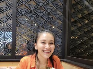 10 Momen Ayu Ting Ting Saat Santap Makanan Korea dan Jepang