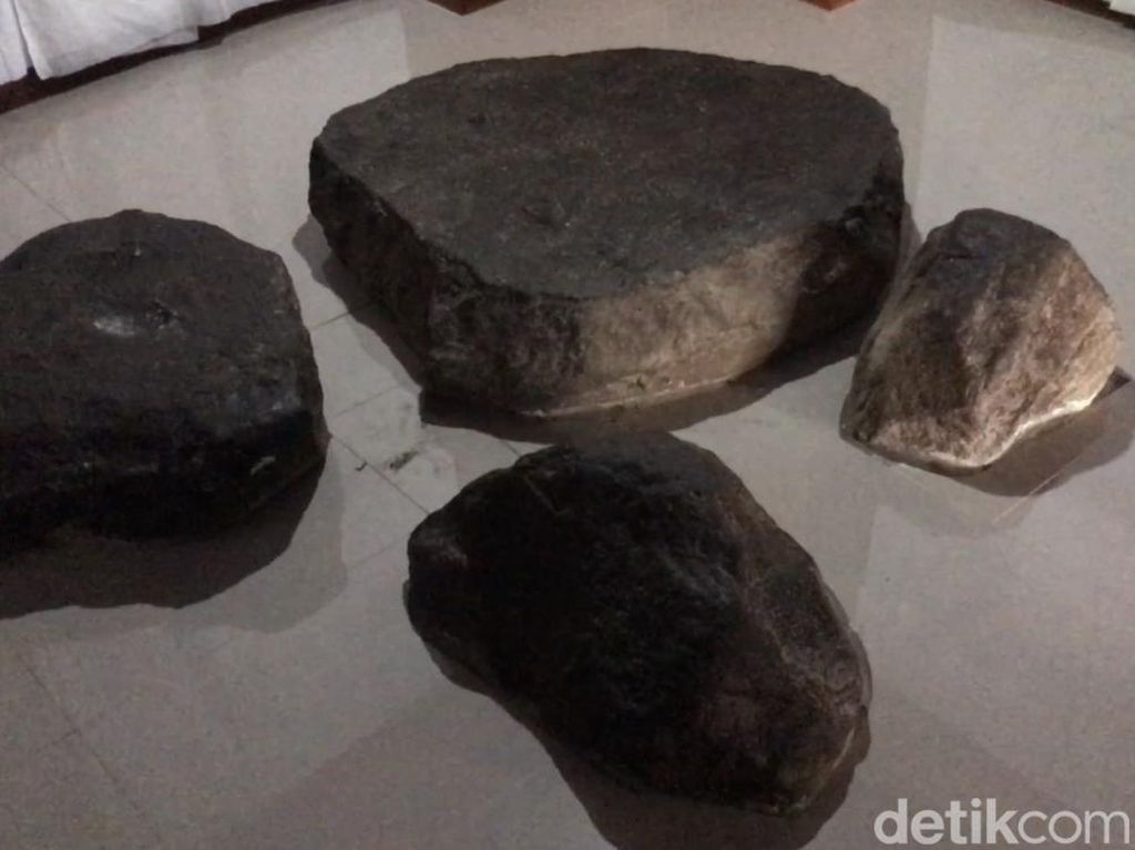Melihat Batu Konon Tempat Sujud Sunan Bonang di Rembang