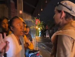 Fakta-fakta Bule ABG Coret Tembok SD Kepergok Niluh Djelantik