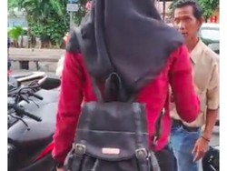 Motor Cewek Surabaya Hilang Saat Berburu Diskon 45% di Holland Bakery