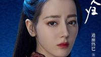 8 Foto Dilraba Dilmurat Jadi Bandit, Kecantikannya Bikin Pangeran Terpesona