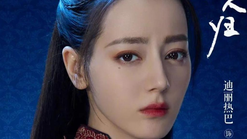 8 Foto Dilraba Dilmurat Jadi Bandit, Kecantikannya Bikin Pangeran Terpesona 8 Foto Dilraba Dilmurat Jadi Bandit, Kecantikannya Bikin Pangeran Terpesona