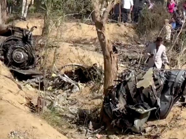 Penampakan Puing Jet Tempur India yang Tabrakan Saat Latihan
