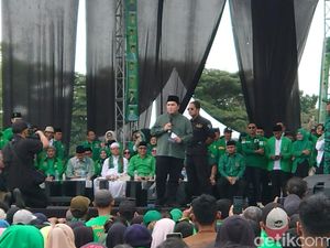 Hadiri Harlah PPP di Cilegon, Erick Thohir Diteriaki Presiden