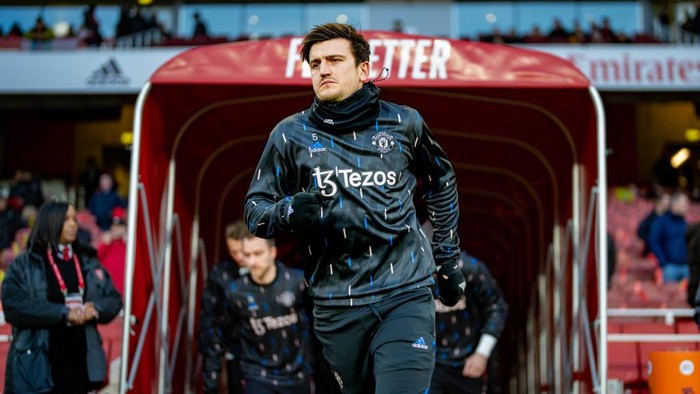 LONDON, ENGLAND - JANUARY 22:   Harry Maguire of Manchester United warms up prior to the Premier League match between Arsenal FC and Manchester United at Emirates Stadium on January 22, 2023 in London, United Kingdom. (Photo by Ash Donelon/Manchester United via Getty Images)