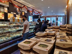 Ramai Diantre Berjam-jam, Ini Fakta Menarik Tentang Holland Bakery