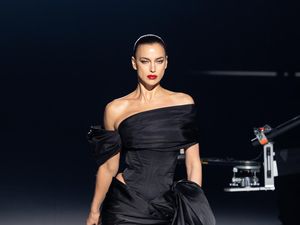 Irina Shayk Pernah Merasa Terjebak di Tubuh yang Salah, Benci Jadi Perempuan Irina Shayk Pernah Merasa Terjebak di Tubuh yang Salah, Benci Jadi Perempuan