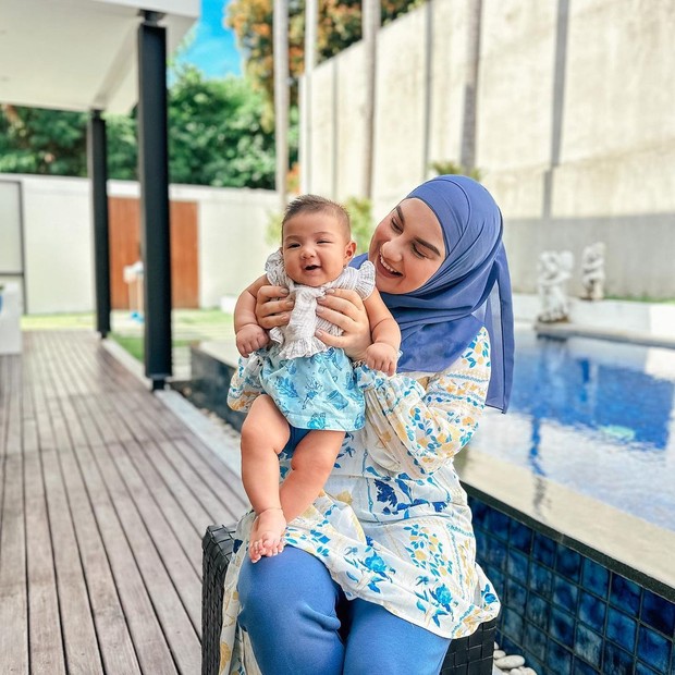 Irish Bella dengan putri tercinta/Sumber: IG @_irishbella_ Irish Bella dengan putri tercinta/Sumber: IG @_irishbella_