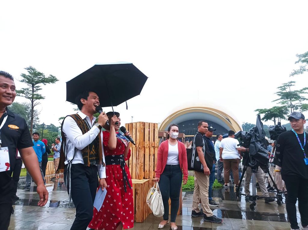 Kharisma Event Nusantara 2023 Tetap Berjalan Semarak di Tengah Hujan