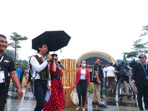 Kharisma Event Nusantara 2023 Tetap Berjalan Semarak di Tengah Hujan Kharisma Event Nusantara 2023 Tetap Berjalan Semarak di Tengah Hujan