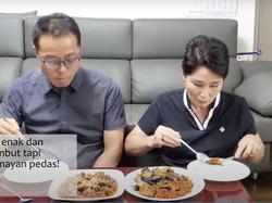 Keluarga Korea Ini Ketagihan Krengsengan dan Terong Balado