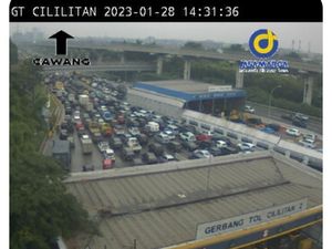 Tol Jagorawi ke Cawang Macet Parah, Antrean Mengular di GT Cililitan