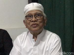 Gus Mus Tak Masalahkan Mars Satu Abad NU Diaransemen Dangdut Gus Mus Tak Masalahkan Mars Satu Abad NU Diaransemen Dangdut