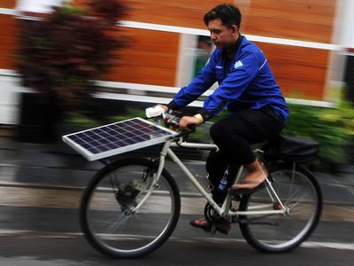 Mantap! Mahasiswa UMM Bikin Sepeda Listrik Tenaga Surya