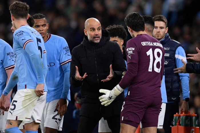 Manchester City Manchester City's Spanish manager Pep Guardiola (C) speaks to players during the English FA Cup fourth round football match between Manchester City and Arsenal at the Etihad Stadium in Manchester, northwest England, on January 27, 2023. - RESTRICTED TO EDITORIAL USE. No use with unauthorized audio, video, data, fixture lists, club/league logos or 'live' services. Online in-match use limited to 120 images. An additional 40 images may be used in extra time. No video emulation. Social media in-match use limited to 120 images. An additional 40 images may be used in extra time. No use in betting publications, games or single club/league/player publications. (Photo by Oli SCARFF / AFP) / RESTRICTED TO EDITORIAL USE. No use with unauthorized audio, video, data, fixture lists, club/league logos or 'live' services. Online in-match use limited to 120 images. An additional 40 images may be used in extra time. No video emulation. Social media in-match use limited to 120 images. An additional 40 images may be used in extra time. No use in betting publications, games or single club/league/player publications. / RESTRICTED TO EDITORIAL USE. No use with unauthorized audio, video, data, fixture lists, club/league logos or 'live' services. Online in-match use limited to 120 images. An additional 40 images may be used in extra time. No video emulation. Social media in-match use limited to 120 images. An additional 40 images may be used in extra time. No use in betting publications, games or single club/league/player publications. (Photo by OLI SCARFF/AFP via Getty Images)