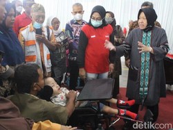 Mensos Salurkan Bantuan Kursi Roda ke Penyandang Disabilitas Jombang