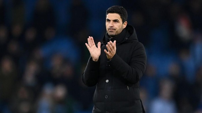 MANCHESTER, ENGLAND - JANUARY 27: Mikel Arteta, Manager of Arsenal, applauds their fans after the Emirates FA Cup Fourth Round match between Manchester City and Arsenal at Etihad Stadium on January 27, 2023 in Manchester, England. (Photo by Michael Regan/Getty Images)
