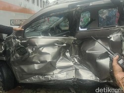 KA Tabrak Mobil di Labuhanbatu, 2 Orang Luka Serius