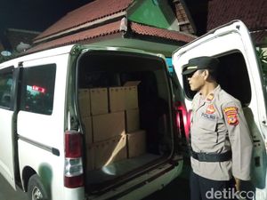 Bawa Ratusan Botol Miras, Sopir Minibus Ditangkap Polisi di Cirebon Bawa Ratusan Botol Miras, Sopir Minibus Ditangkap Polisi di Cirebon