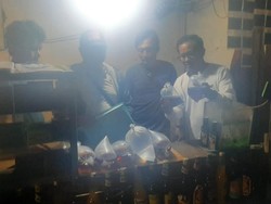 Polisi Sita 299 Botol Miras Saat Razia di Bogor