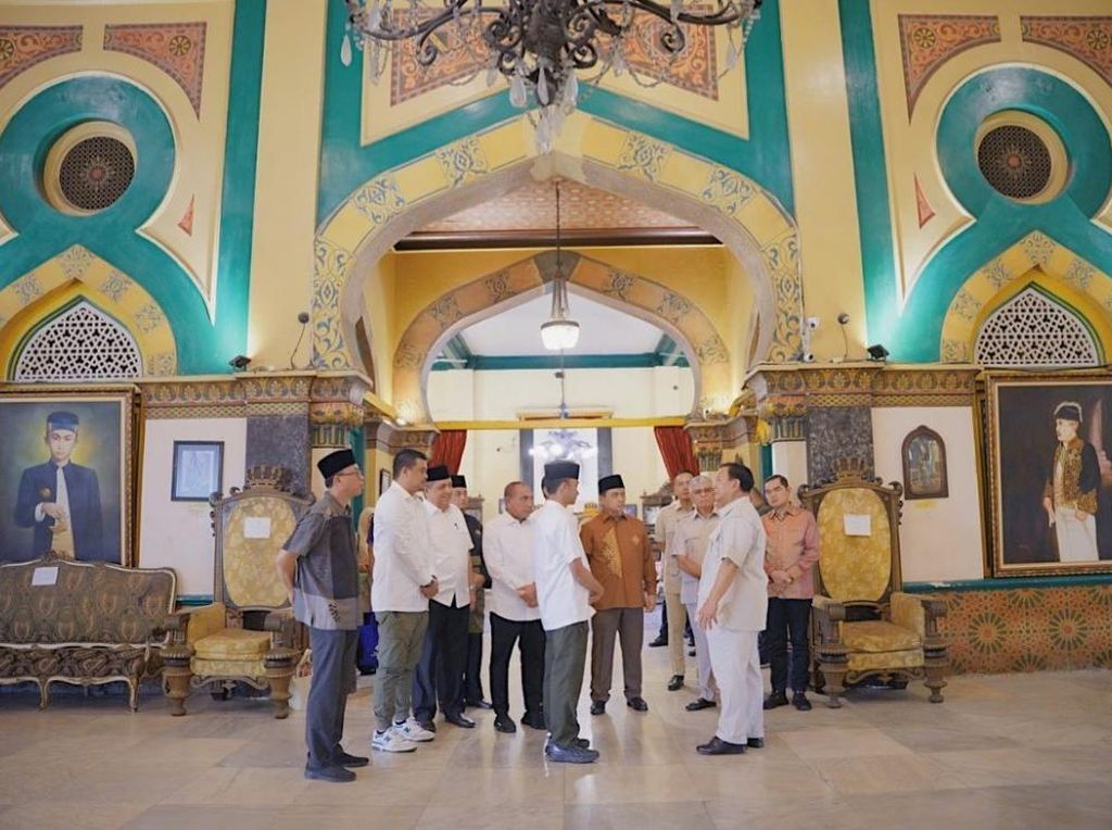 Ditemani Edy-Bobby, Prabowo Kunjungi Istana Maimun Medan