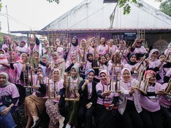 Dukung Musik Lokal, Srikandi Ganjar Gelar Pelatihan Angklung di Bandung