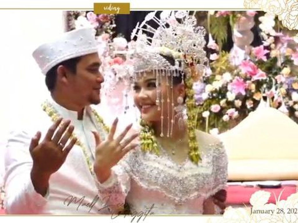 Maell Lee Resmi Menikah dengan Anggita Oktaviani Maell Lee Resmi Menikah dengan Anggita Oktaviani