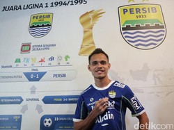 Canda Rezaldi Hehanussa di Graha Persib: Bandung Dingin Yah