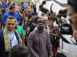 Luncurkan Kharisma Event Nusantara 2023, Sandiaga Disambut Meriah