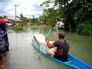 Tanggul Jebol di Lutra Picu 3 Desa Terendam Banjir, 475 KK Terdampak Tanggul Jebol di Lutra Picu 3 Desa Terendam Banjir, 475 KK Terdampak