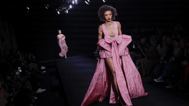 A model wears a creation as part of the Valentino Haute Couture Spring-Summer 2023 collection presented in Paris, Wednesday, Jan. 25, 2023. (AP Photo/Lewis Joly)