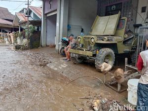 Banjir di Manado Berangsur Surut, Warga Mengungsi Kembali ke Rumah Banjir di Manado Berangsur Surut, Warga Mengungsi Kembali ke Rumah
