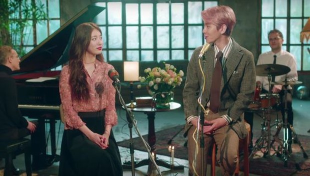 Bae Suzy - Baek Hyun/Foto: Soompi Suzy dan Baek Hyun