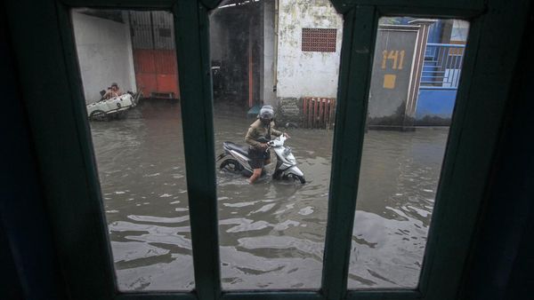 Drainase Buruk, Jalan di Sidoarjo Banjir