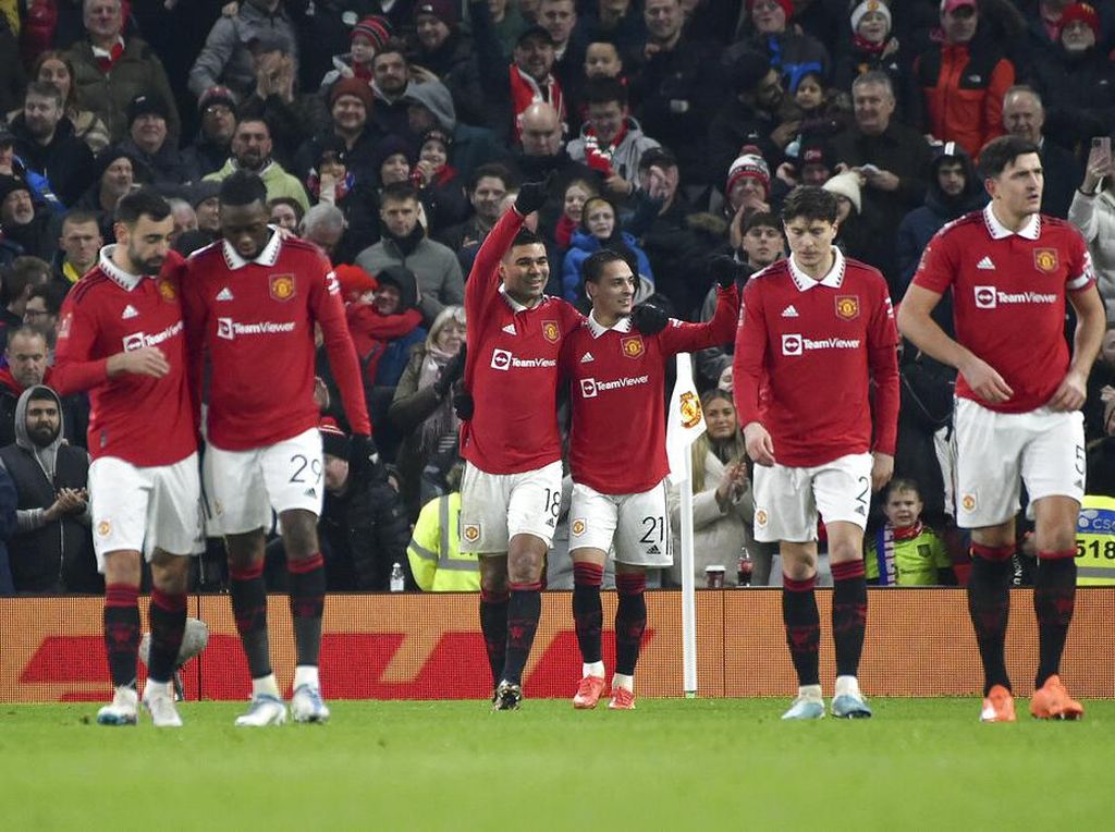 MU Terus Jaga Asa Raih Empat Gelar di Musim Ini MU Terus Jaga Asa Raih Empat Gelar di Musim Ini