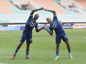 Duo Brasil Bawa Persib Ungguli RANS di Babak Pertama Duo Brasil Bawa Persib Ungguli RANS di Babak Pertama