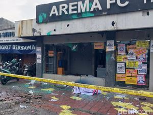 Anarko Susupi Demo di Kantor Arema? Ini Momen Aremania Kompak Bersatu Anarko Susupi Demo di Kantor Arema? Ini Momen Aremania Kompak Bersatu