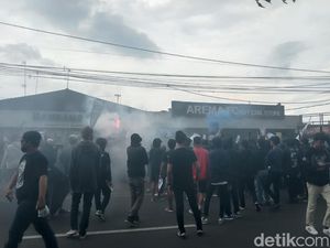 Saksi Penyerangan Kantor Arema FC: Batu Melayang Kayak Hujan