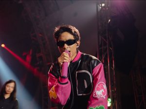 Posting Foto di Bilik WC, Devano Danendra Dihujat