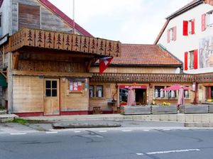 Menginap di Hotel Ini, Kamu Bakal Merasakan Tinggal di 2 Negara Sekaligus