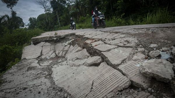 Jalan Alternatif Menuju Wisata Saba Budaya Baduy Ambles
