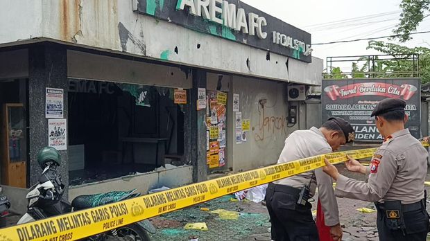 kantor arema fc dirusak aremania