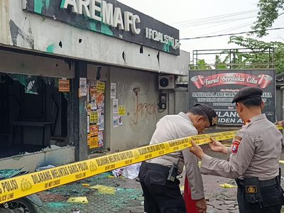 Usai Demo Ricuh, Garis Polisi Membentang di Kantor Arema FC